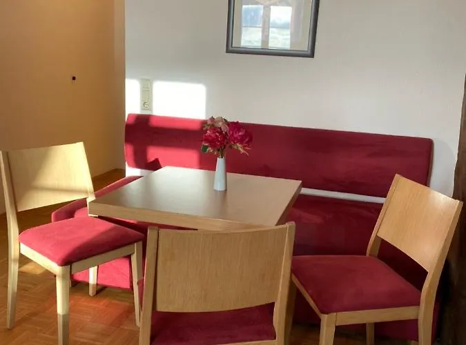 Burg Bodenstein * Adelsborn